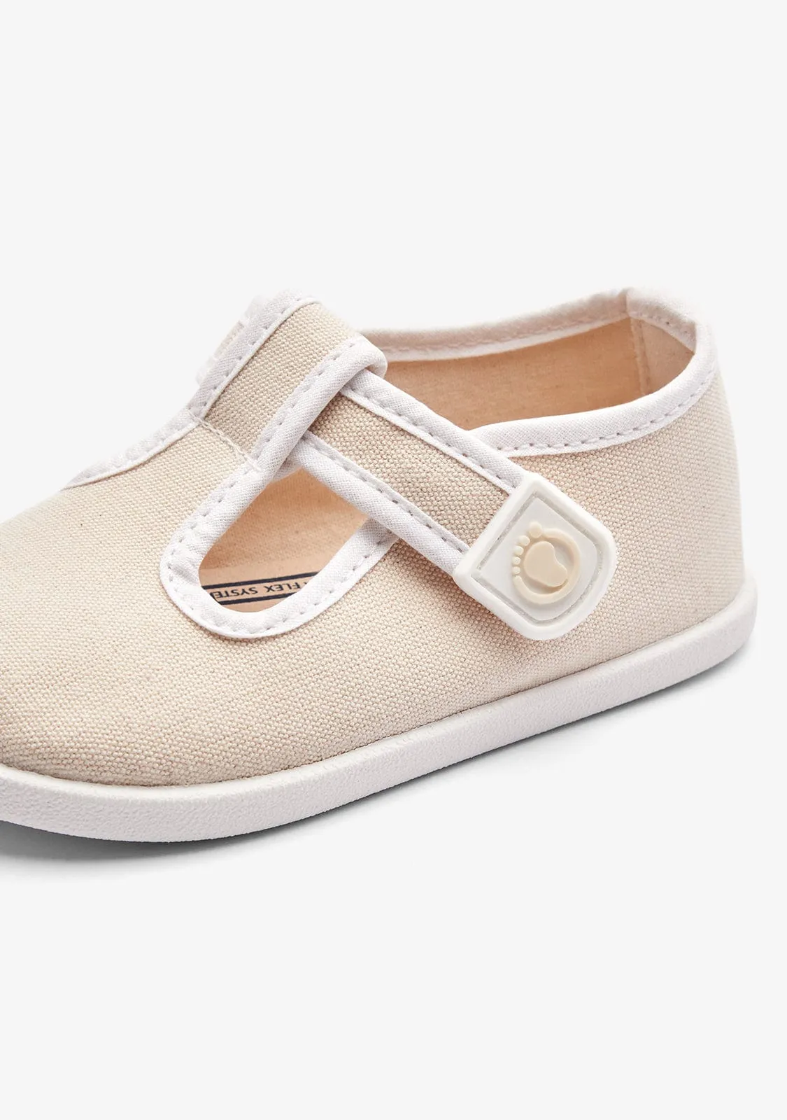 Baby´s Beige Canvas Respectful Mary Janes