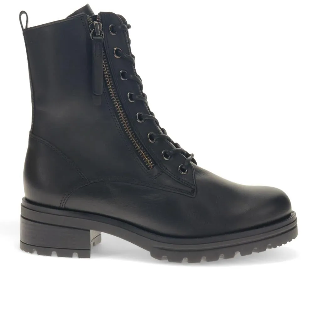 Leather Lace-Up Boots - GAB40506 / 325 880