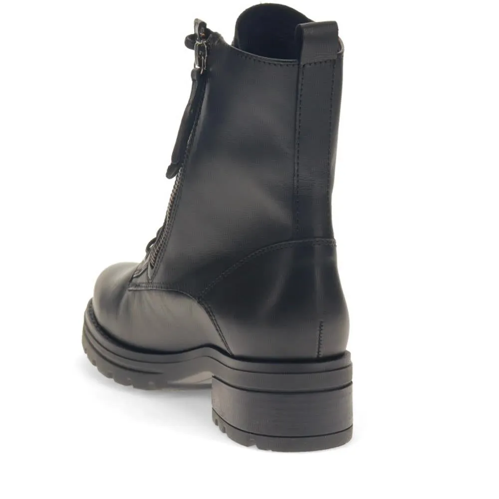 Leather Lace-Up Boots - GAB40506 / 325 880